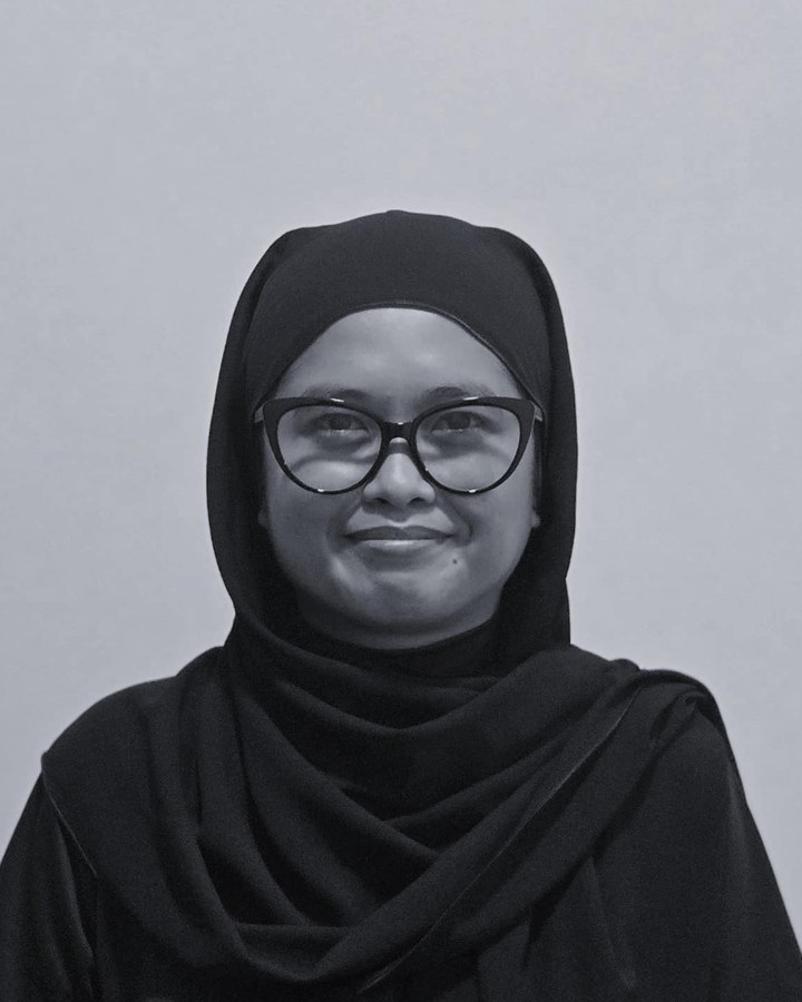 A member of the ThinkPlus visa and document team